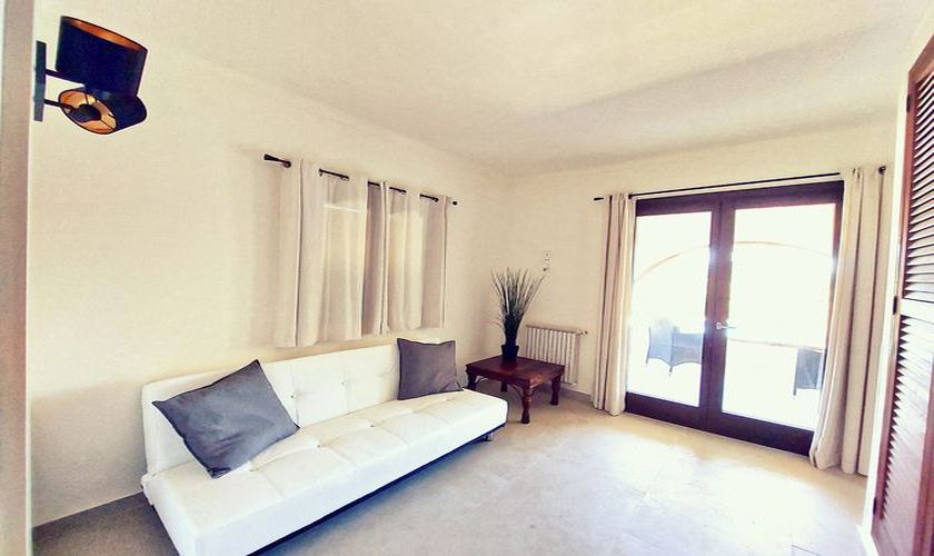 Wohnschlafzimmer mit großem Panoramafenster Finca Mallorca PM 551